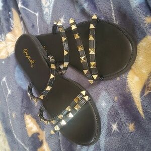 Qupid woman's size 5 black slip on sandals
